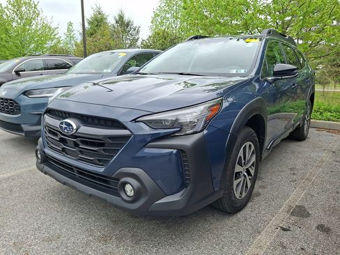 Used 2024 Subaru Outback Premium AWD/4WD image 3