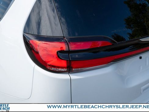 New 2026 Chrysler Pacifica Pinnacle image 11