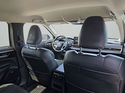 Used 2025 Mitsubishi Outlander SE AWD/4WD image 18