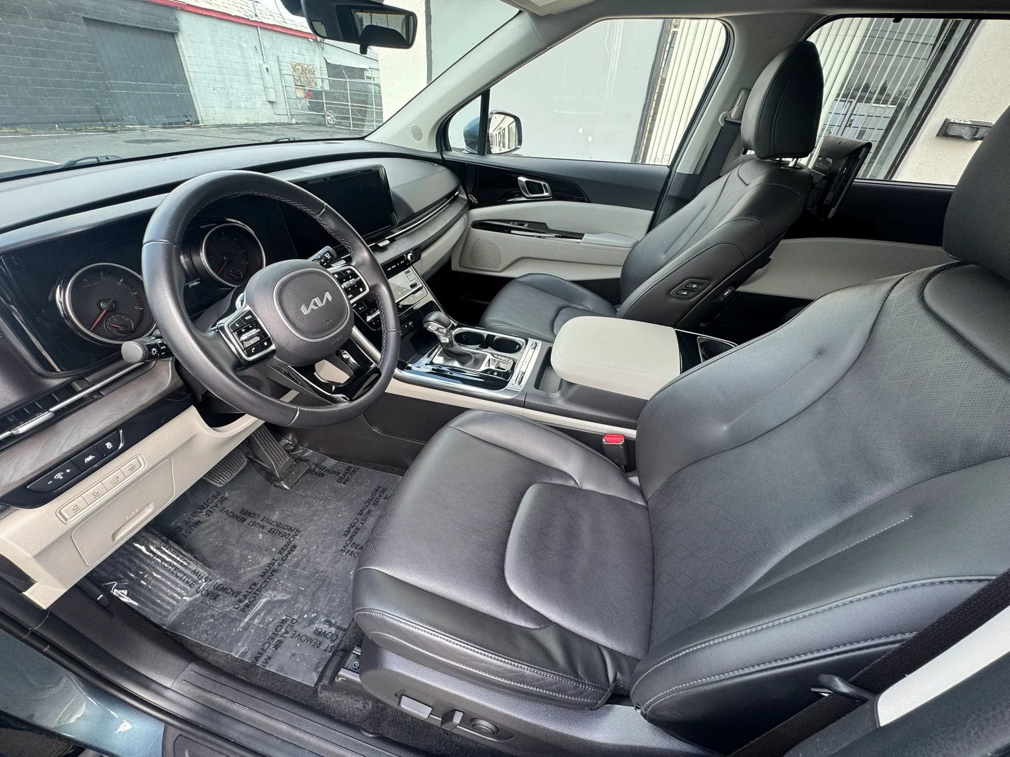 Used 2022 Kia Carnival SX FWD image 10