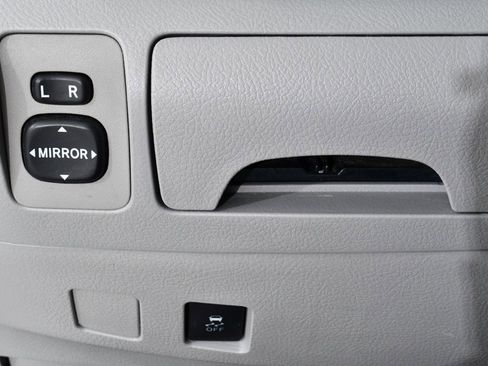 Used 2010 Toyota Camry SE image 31