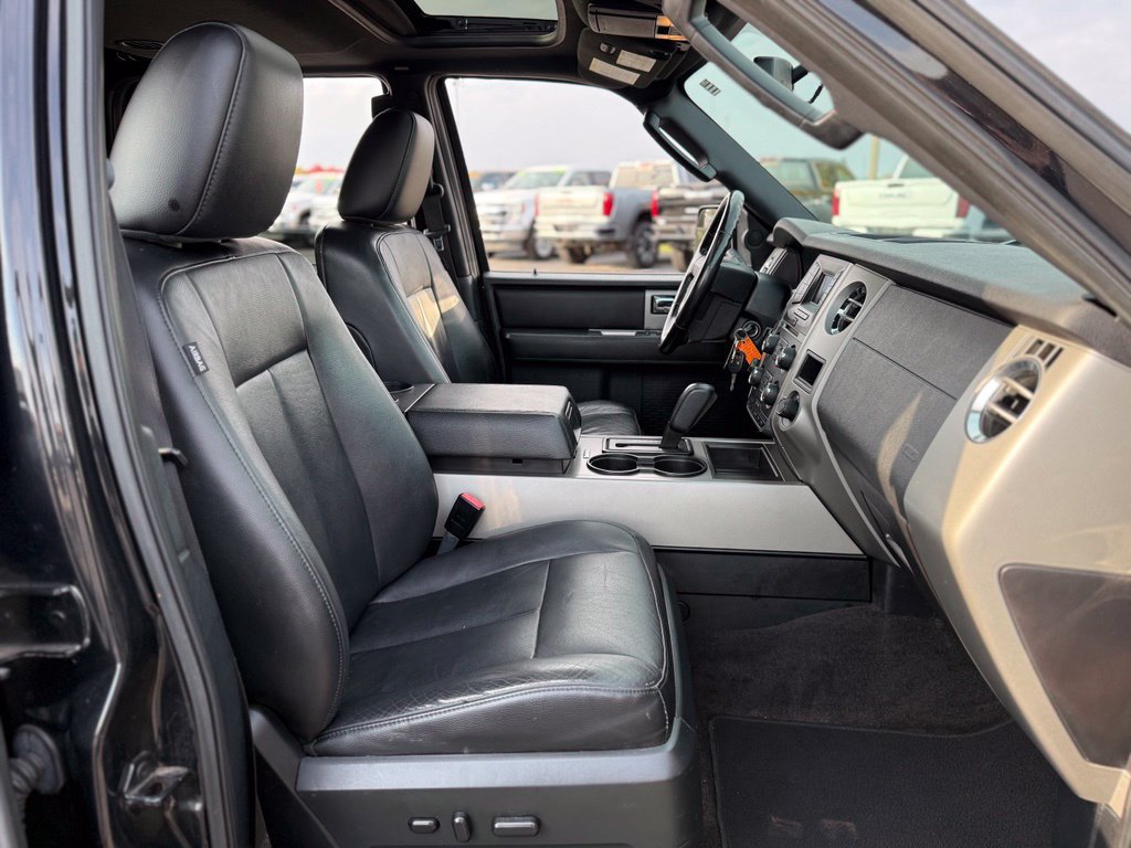 Used 2015 Ford Expedition XLT w/ Equipment Group 201A AWD/4WD image 14
