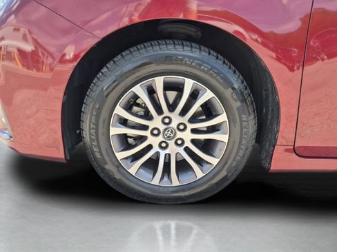 Used 2019 Toyota Sienna XLE w/ XLE Navigation Package FWD image 31