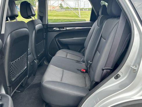 Used 2013 Kia Sorento LX FWD image 16