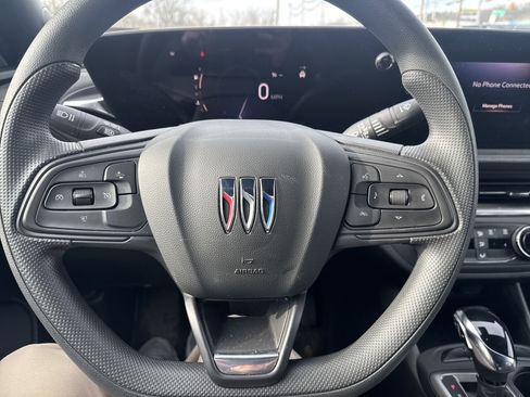 Used 2024 Buick Envista Preferred w/ Advanced Safety Package image 17