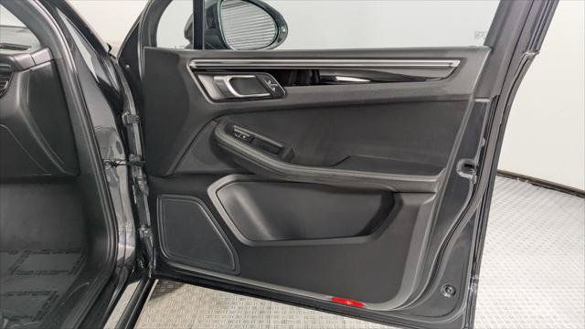 Used 2019 Porsche Macan AWD/4WD image 22