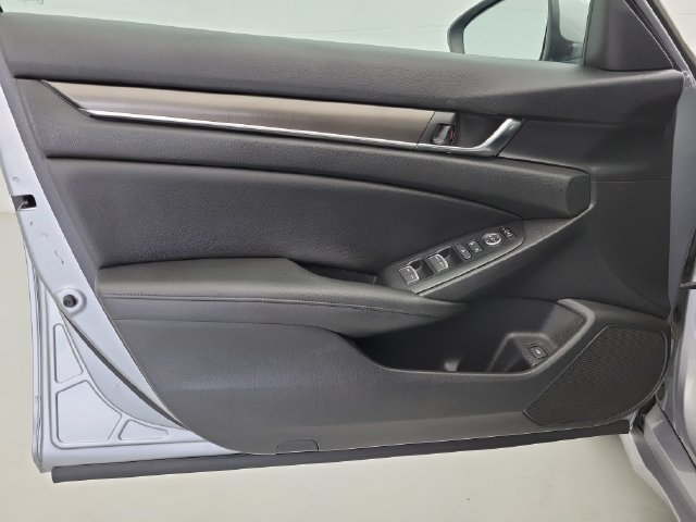 Used 2019 Honda Accord LX image 18