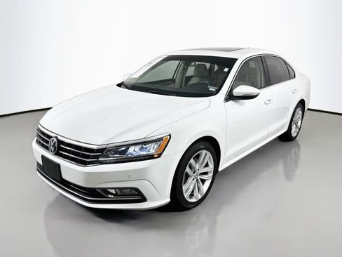 Used 2018 Volkswagen Passat 2.0T SE FWD image 3