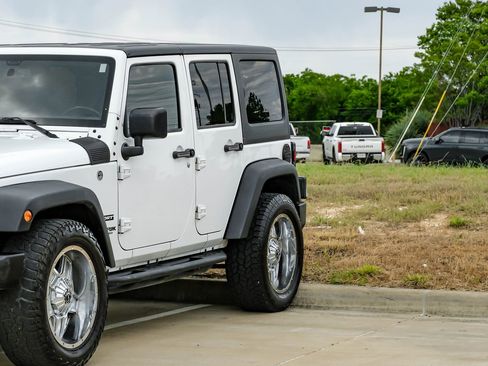 Used 2018 Jeep Wrangler Unlimited Sport S AWD/4WD image 8