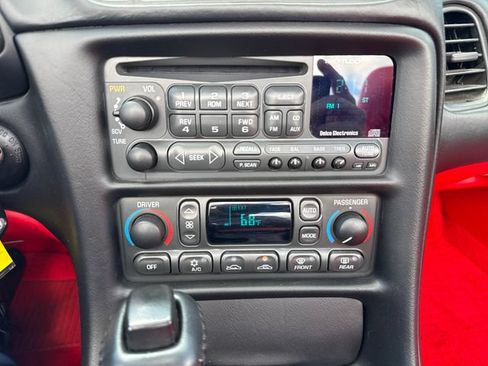 Used 2004 Chevrolet Corvette Convertible w/ Preferred Equipment Group RWD image 22