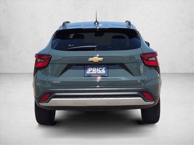 Used 2025 Chevrolet Trax LT w/ LT Convenience Package FWD image 7