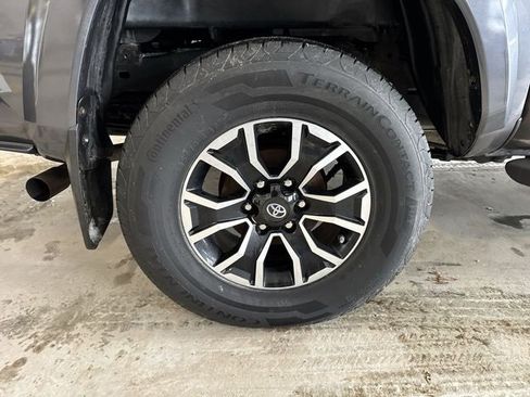 Used 2020 Toyota Tacoma TRD Sport image 32