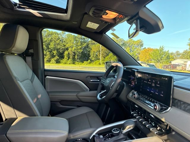 Used 2026 Chevrolet Colorado ZR2 w/ Technology Package AWD/4WD image 23