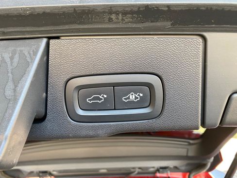 Used 2021 Volvo XC60 T5 Momentum AWD/4WD image 12