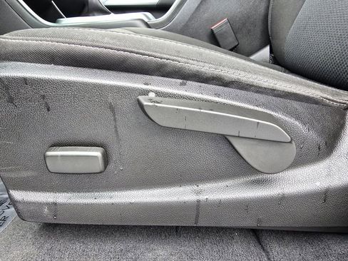 Used 2022 Chevrolet Colorado LT AWD/4WD image 22