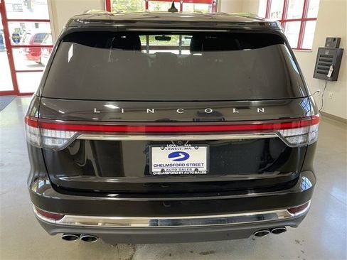 Used 2023 Lincoln Aviator AWD image 7