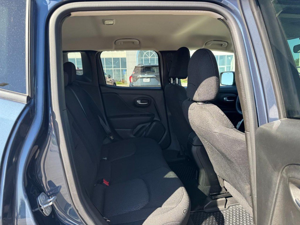 Used 2023 Jeep Renegade Latitude AWD/4WD image 13