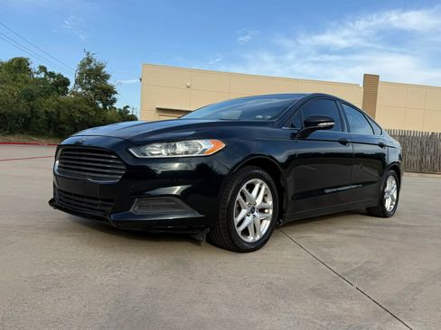Used 2014 Ford Fusion SE FWD image 2