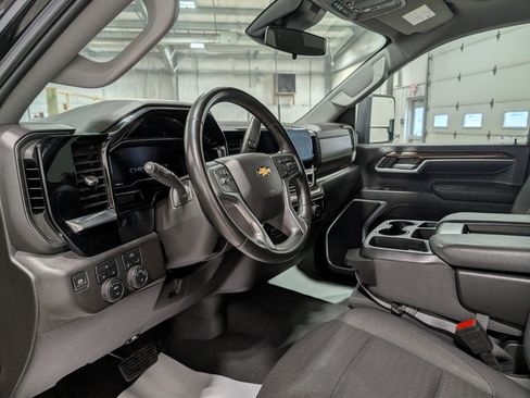 Used 2024 Chevrolet Silverado 2500 LT image 15