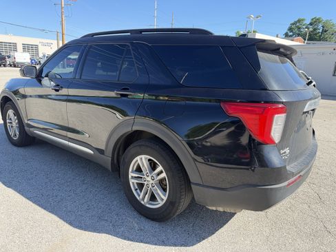 Used 2021 Ford Explorer XLT w/ Equipment Group 202A AWD/4WD image 5