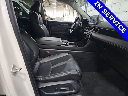 Used 2024 Honda Pilot EX-L image 11