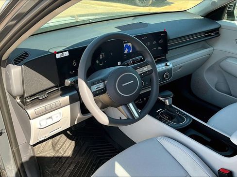 Used 2025 Hyundai Kona SE image 17