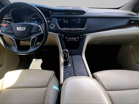 Used 2018 Cadillac XT5 Luxury w/ Driver Awareness Package AWD/4WD image 7