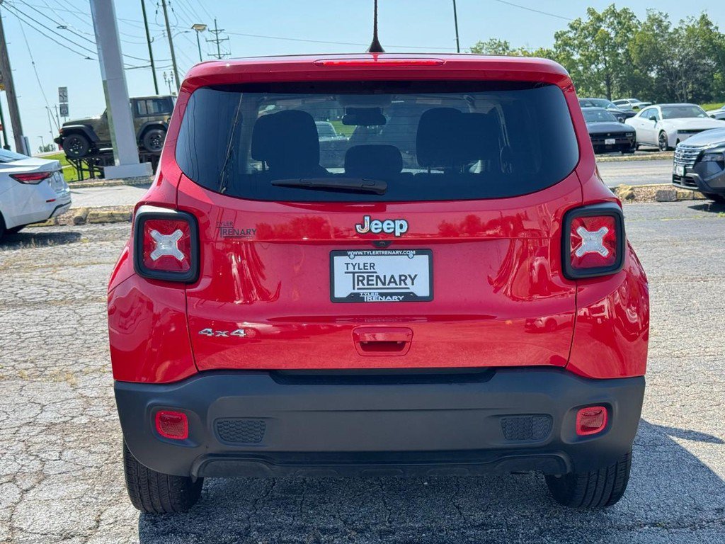 Used 2023 Jeep Renegade Latitude AWD/4WD image 4