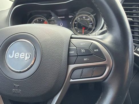 Used 2021 Jeep Cherokee Latitude Lux w/ Comfort/Convenience Group FWD image 30