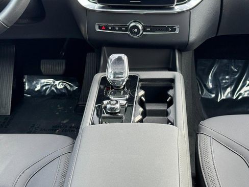 Certified 2025 Volvo XC90 B5 Plus image 15