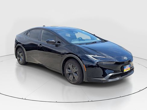Used 2026 Toyota Prius LE FWD image 3