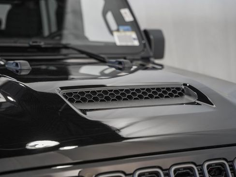 New 2026 Jeep Gladiator Sport AWD/4WD image 9