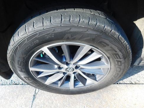 Used 2018 Toyota Highlander XLE image 8