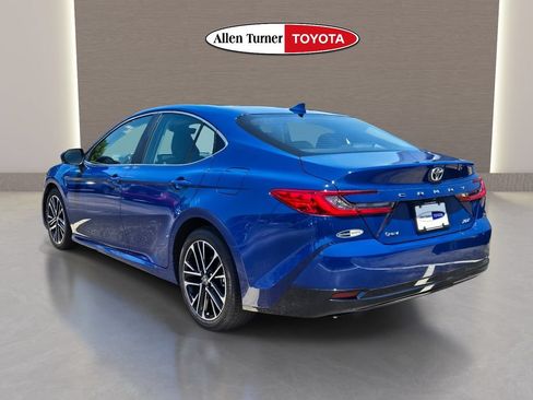 Used 2025 Toyota Camry XLE FWD image 7
