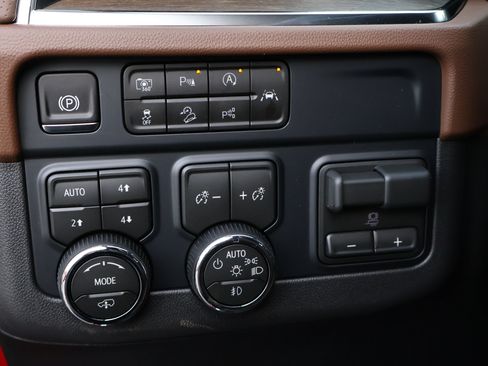 New 2026 Chevrolet Suburban High Country AWD/4WD image 14