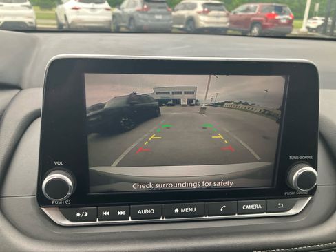 Used 2025 Nissan Rogue SV FWD image 22