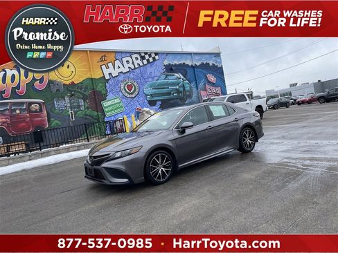 Used 2022 Toyota Camry SE w/ Cold Weather Package image 1