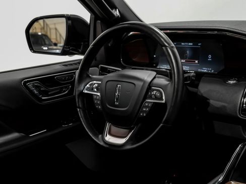 Used 2023 Lincoln Navigator Reserve image 13