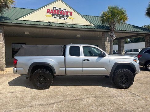 Used 2020 Toyota Tacoma SR w/ SX Package RWD image 2
