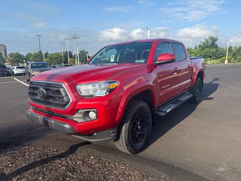 Used 2020 Toyota Tacoma SR5 AWD/4WD image 2