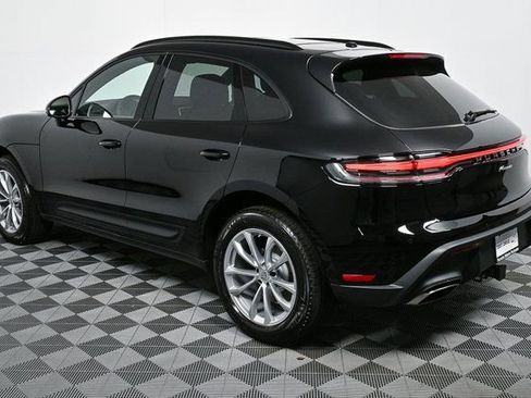 Certified 2025 Porsche Macan image 3