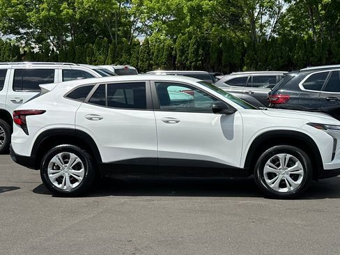 Used 2024 Chevrolet Trax LS FWD image 3