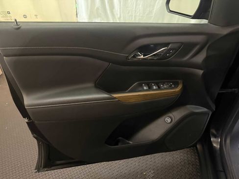 Used 2023 GMC Acadia SLE w/ Driver Convenience Package image 19