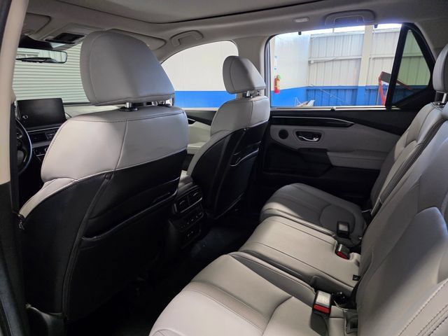 Used 2024 Honda Pilot Touring image 18
