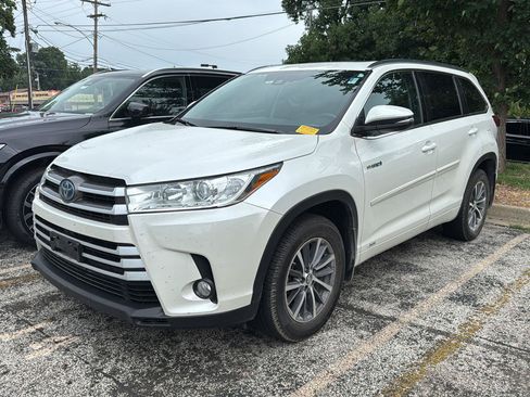 Used 2018 Toyota Highlander XLE w/ Protection Package #3 AWD/4WD image 1