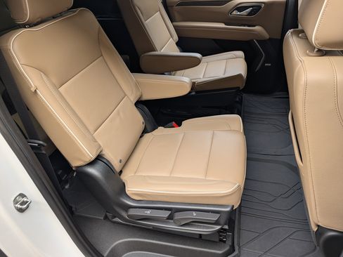 Used 2023 Chevrolet Suburban Premier image 20