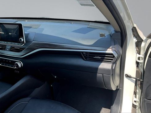 Used 2025 Nissan Altima 2.5 SV FWD image 27