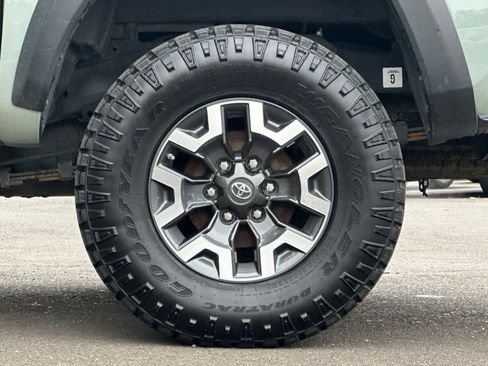 Used 2022 Toyota Tacoma TRD Off-Road AWD/4WD image 25