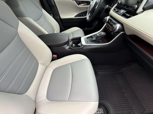 Used 2021 Toyota RAV4 Limited FWD image 26