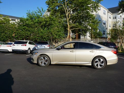 Used 2018 Honda Accord EX image 5